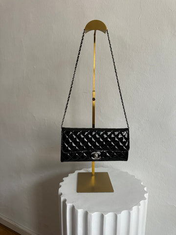 Chanel Classic Wallet on Chain