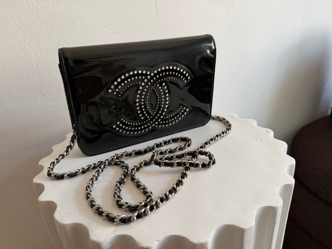 Chanel CC Logo Wallet on Chain