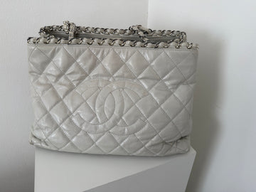 Chanel Vintage Chain Tote